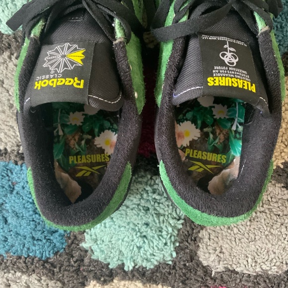 Pleasures x Reebok - Picture 4 of 5
